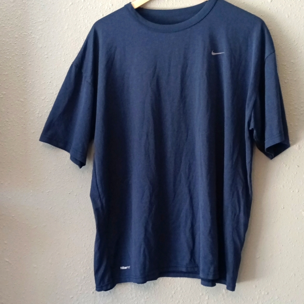 Nike fit men's tshirt size XL